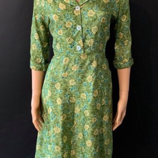 Lovely volup 1940's day dress by Richer