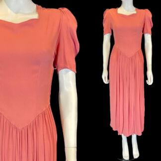 Beautiful late 1940's crêpe gown