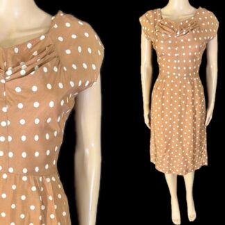 Adorable 1950's wiggle dress by Mowday Model