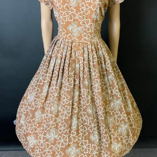 Really sweet volup 1950s day dress