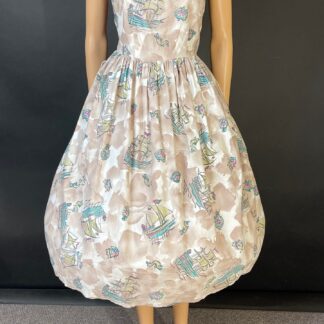 Stunning 1950s novelty print day dress