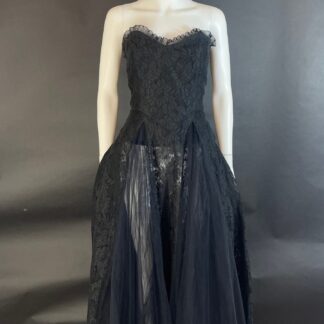 Stunning 1940s lace dress